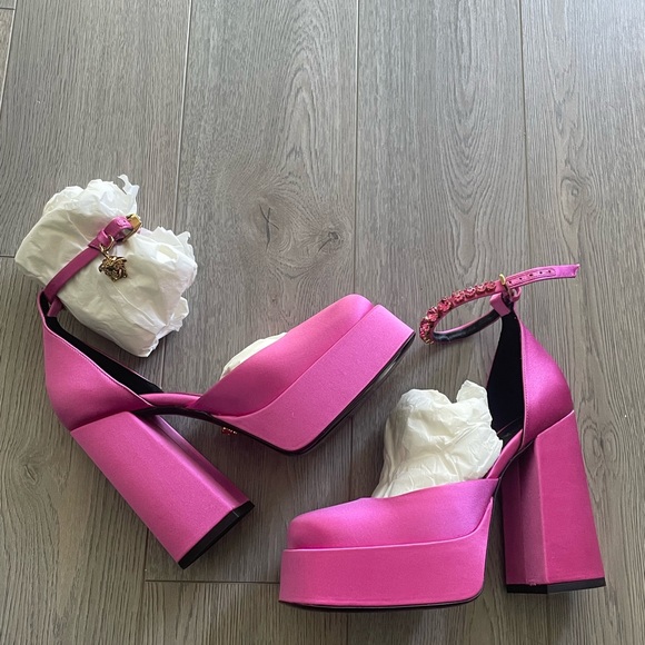 Versace Shoes - Brand New Versace Medusa Heels